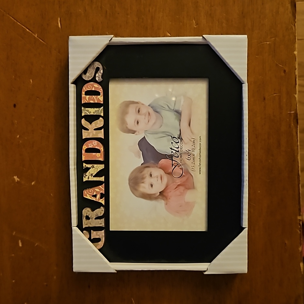 Fetco Home Decor 6x4 GRANDKIDS Frame. NWT.